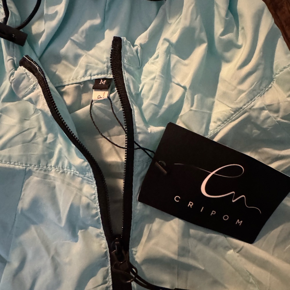 NWT Light Blue Hooded Windbreaker Packable Jacket Size Medium - Picture 7 of 9